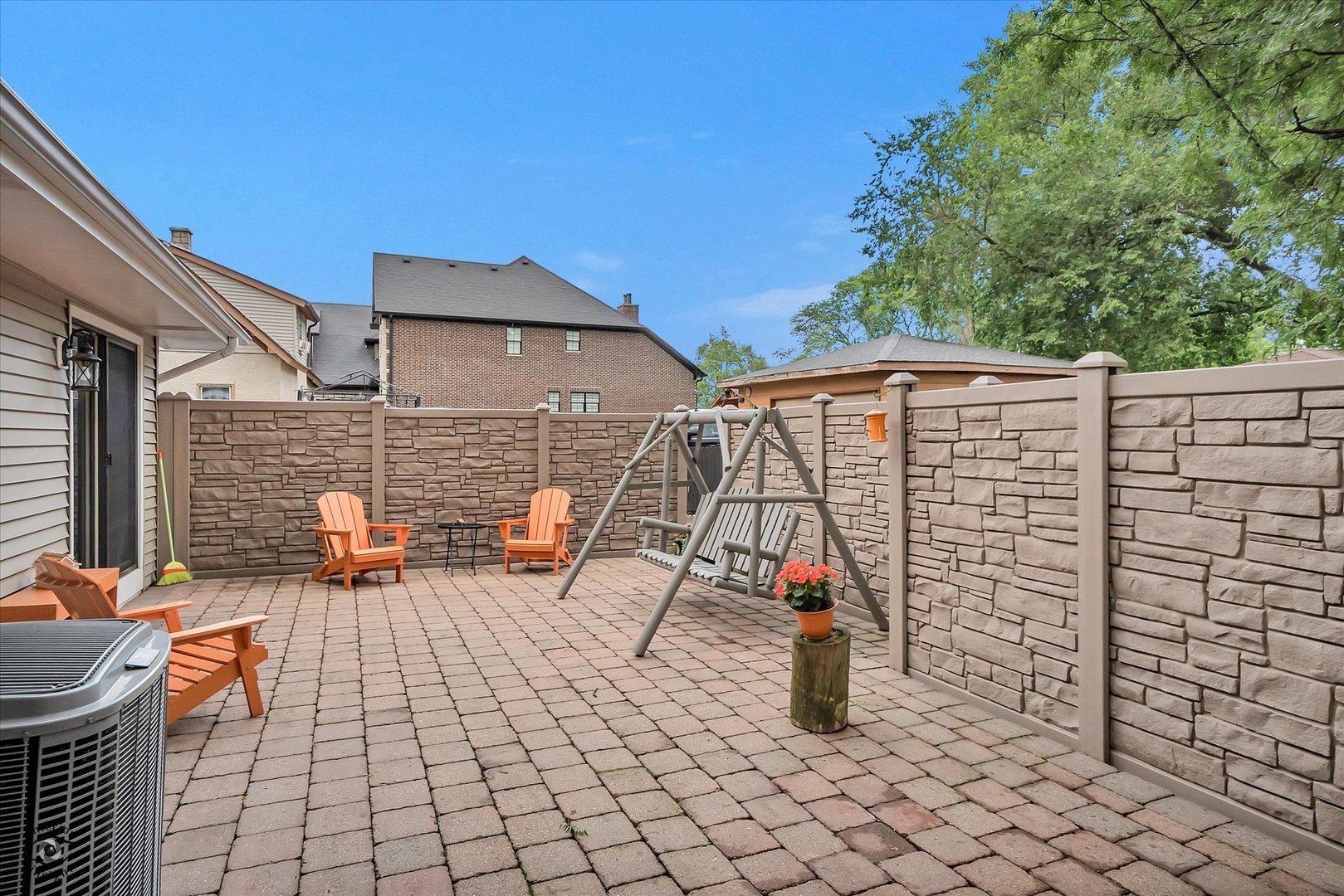 5915 Pershing Avenue, Downers Grove, IL 60516