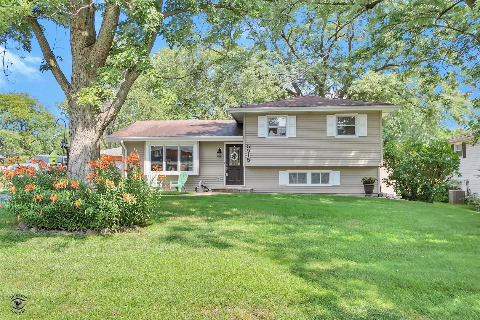 5915 Pershing Avenue, Downers Grove, IL 60516