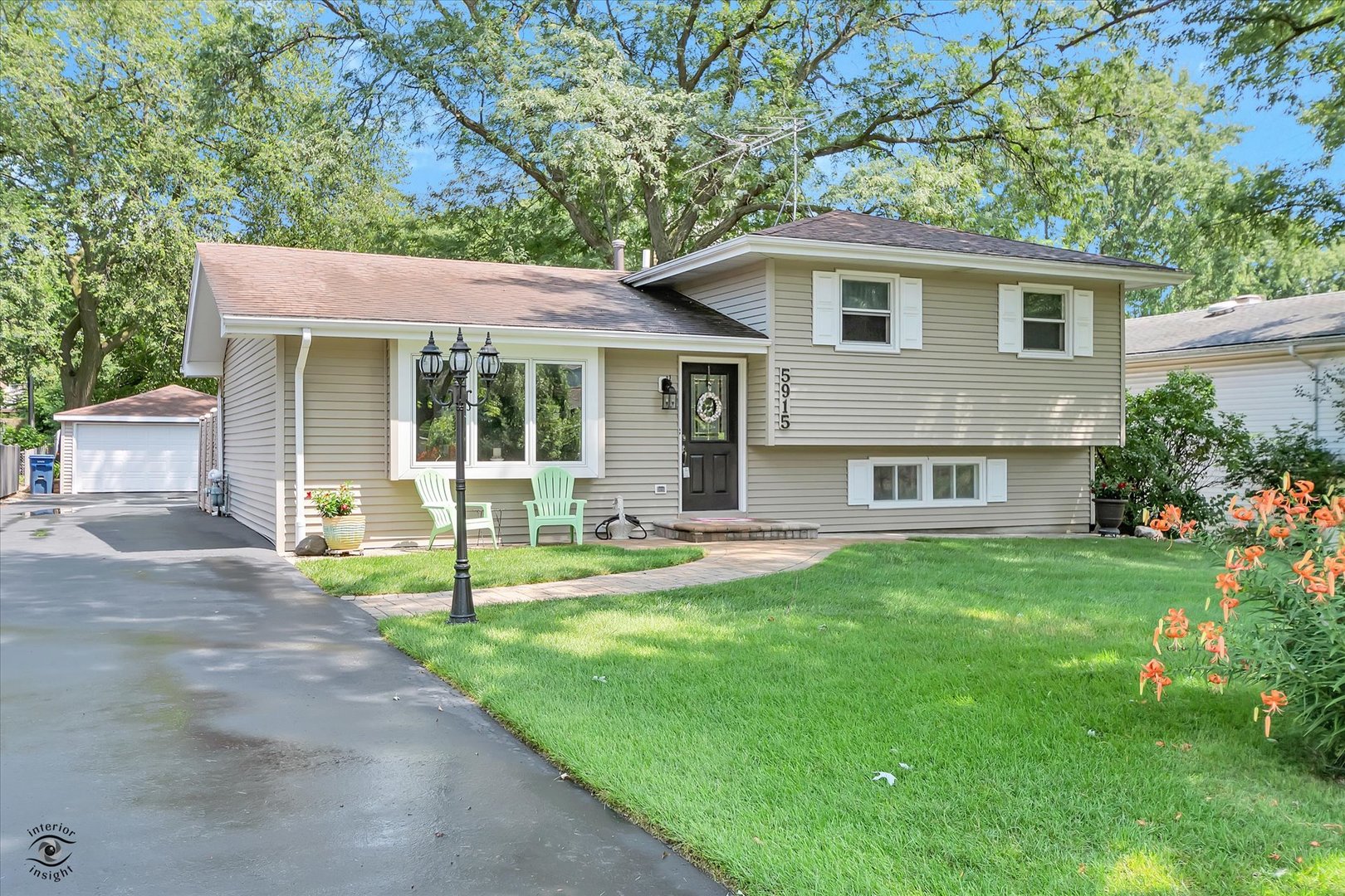 5915 Pershing Avenue, Downers Grove, IL 60516