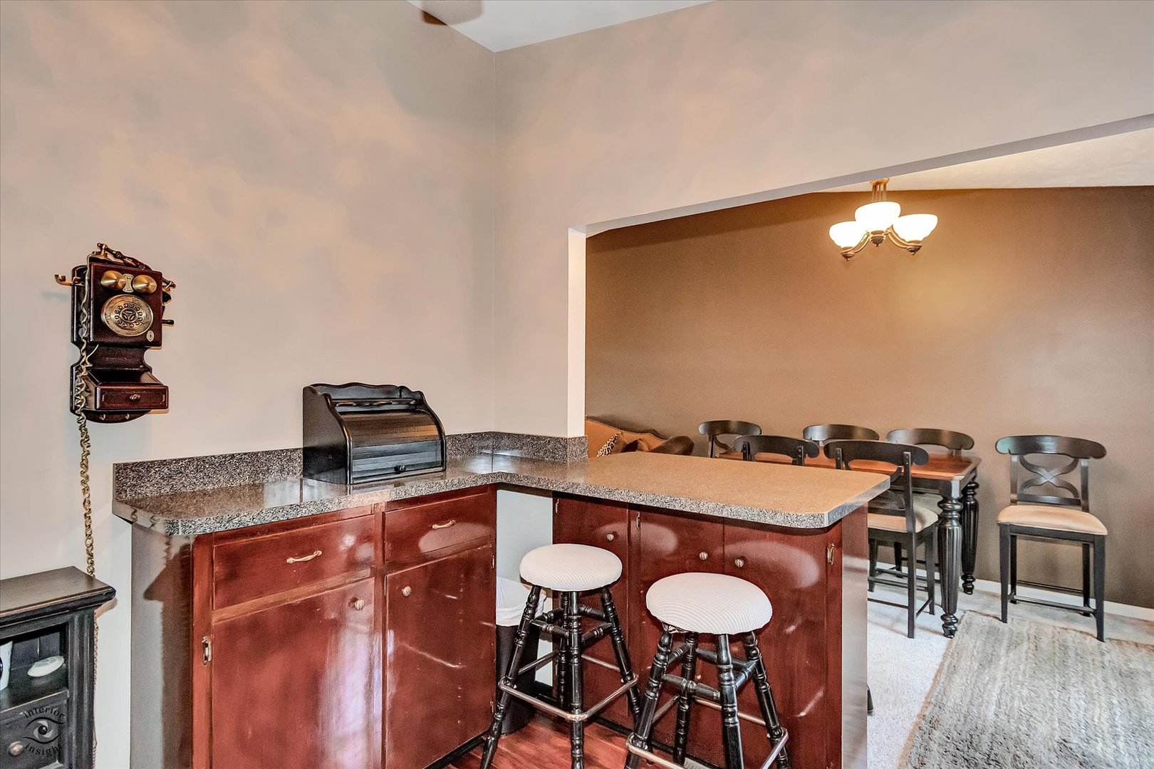 5915 Pershing Avenue, Downers Grove, IL 60516