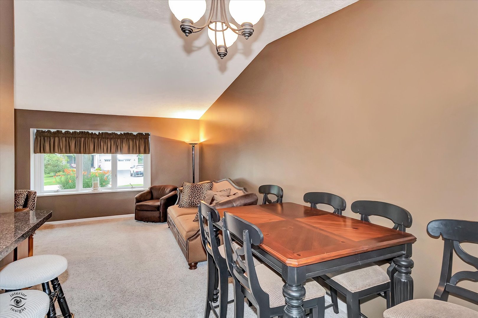 5915 Pershing Avenue, Downers Grove, IL 60516