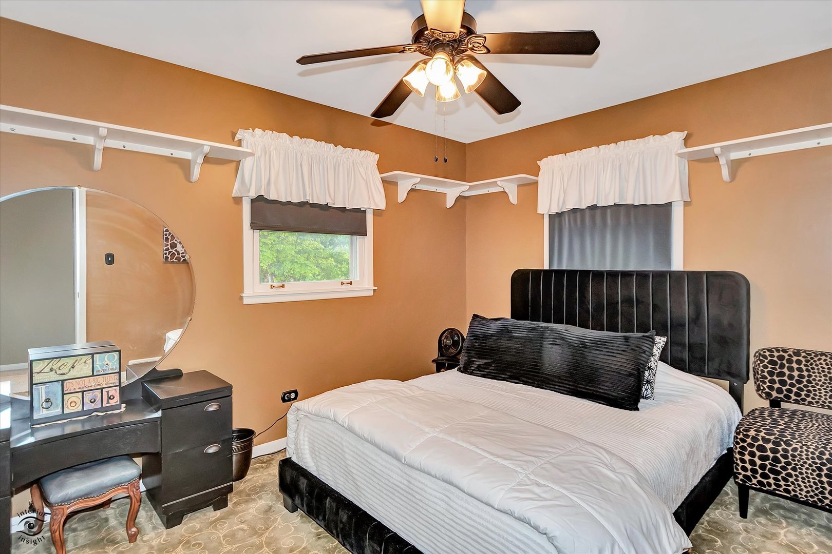5915 Pershing Avenue, Downers Grove, IL 60516