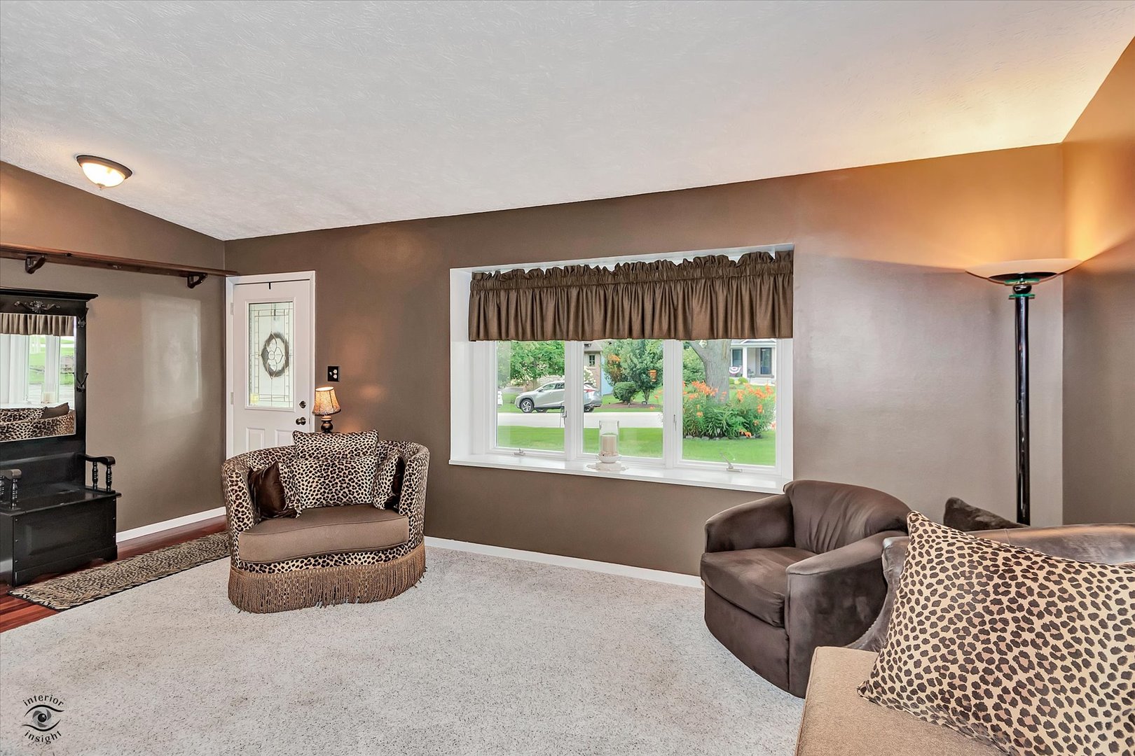 5915 Pershing Avenue, Downers Grove, IL 60516