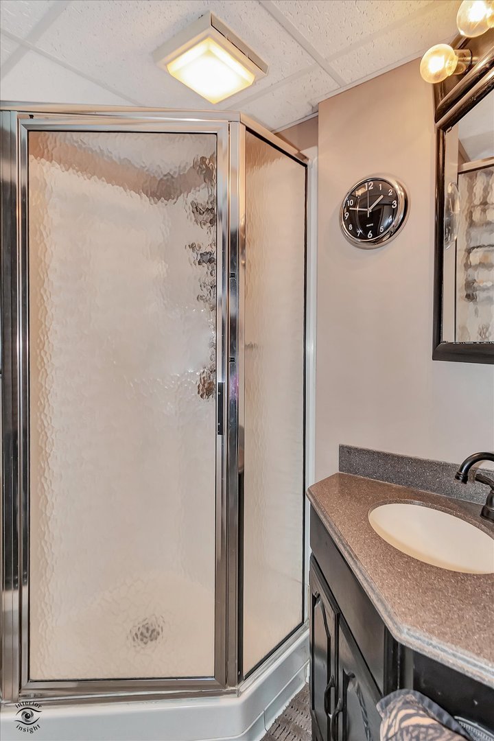 5915 Pershing Avenue, Downers Grove, IL 60516