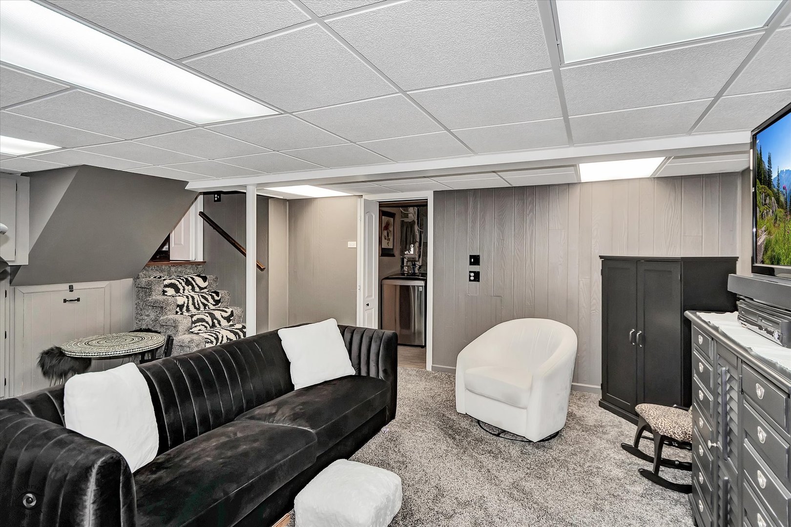 5915 Pershing Avenue, Downers Grove, IL 60516