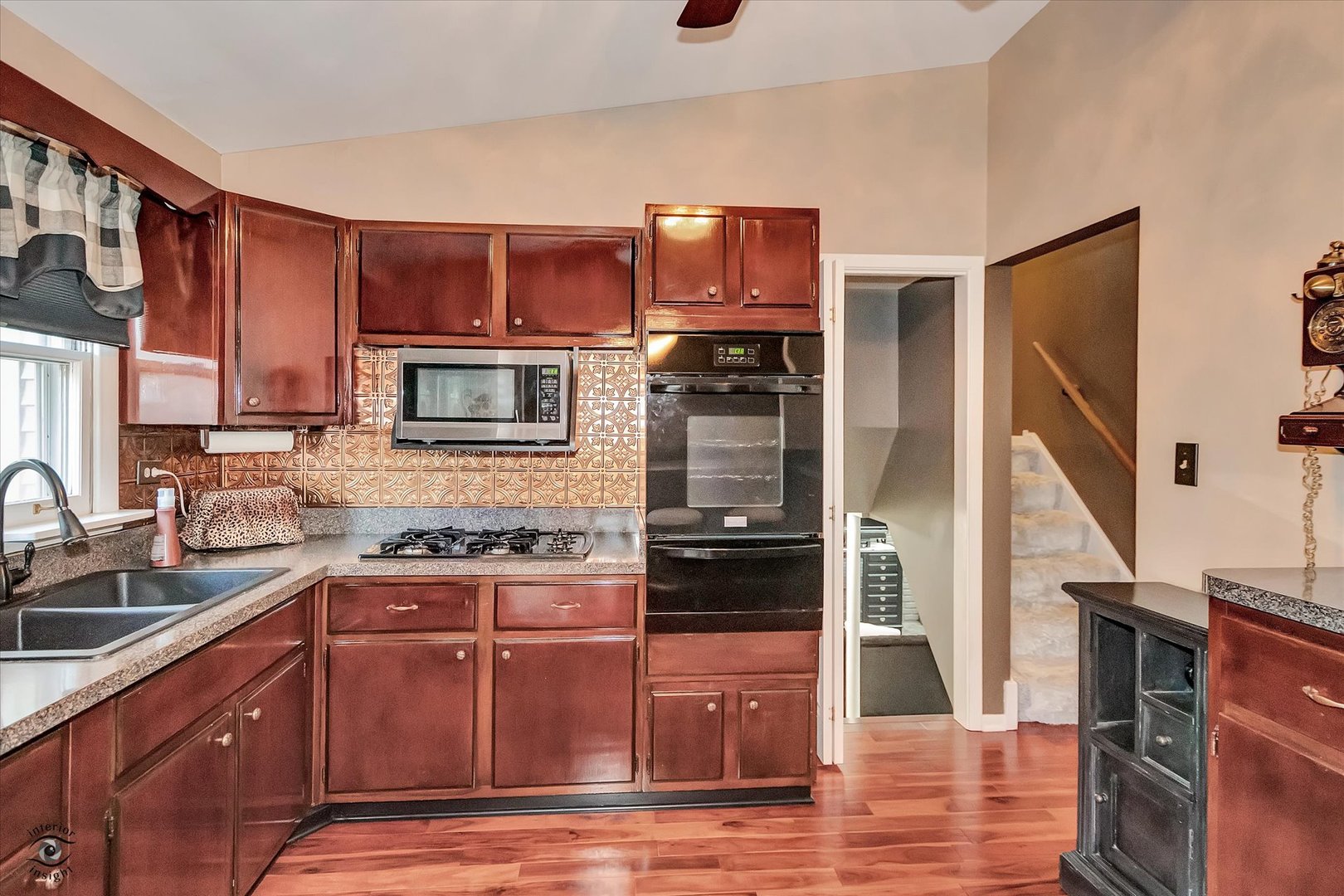 5915 Pershing Avenue, Downers Grove, IL 60516