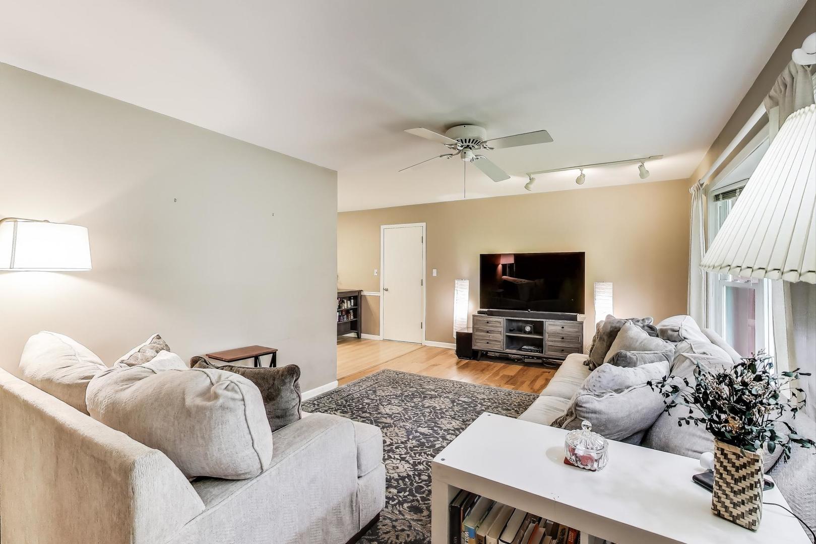 642 Adobe Court, Carol Stream, IL 60188