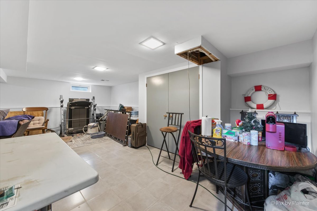 539 W Rose Avenue, Addison, IL 60101