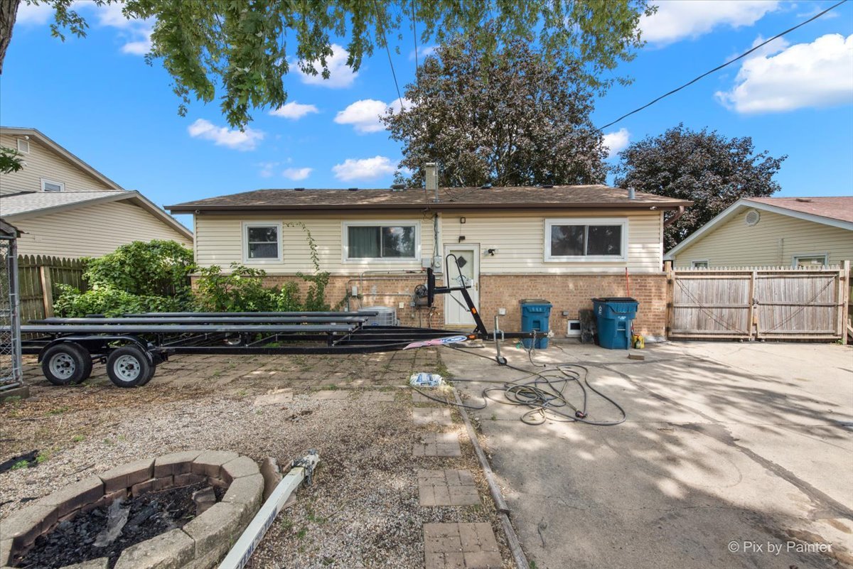 539 W Rose Avenue, Addison, IL 60101