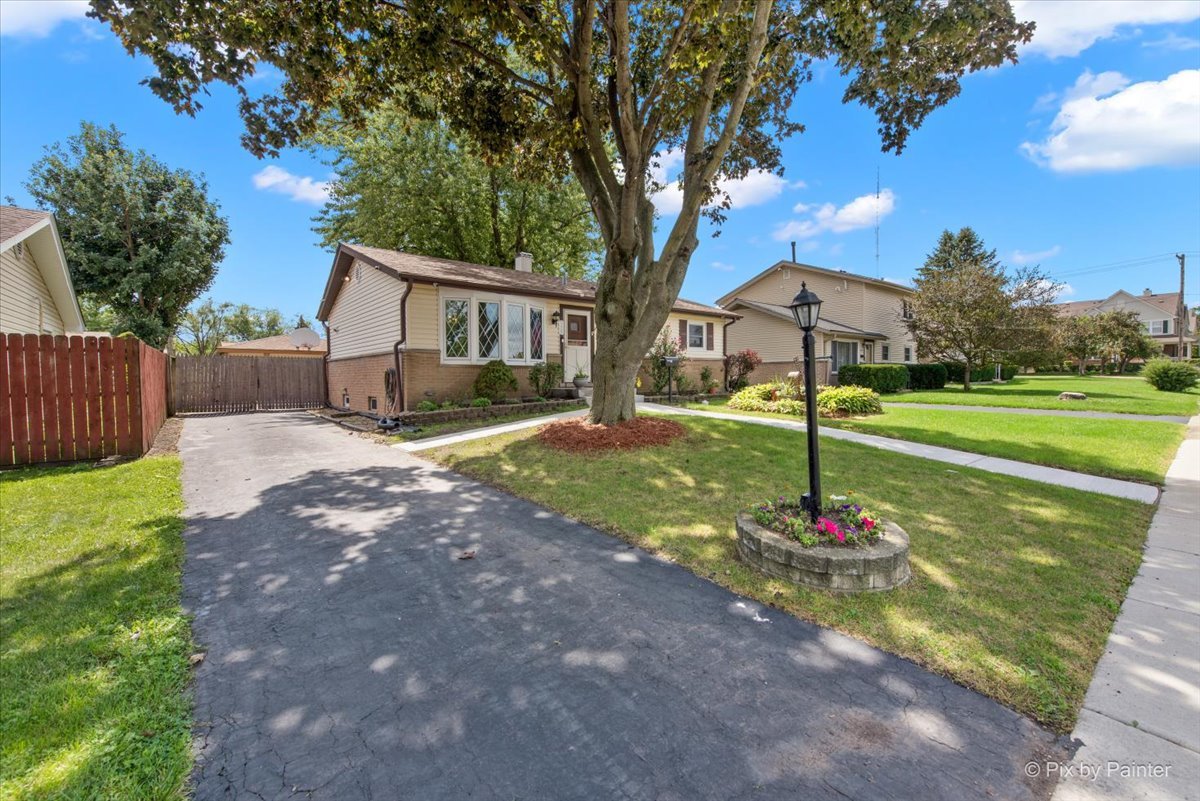 539 W Rose Avenue, Addison, IL 60101