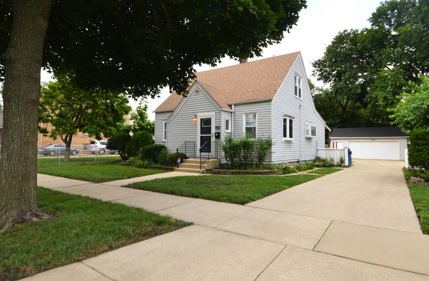 1529 N 33rd Avenue, Melrose Park, IL 60160