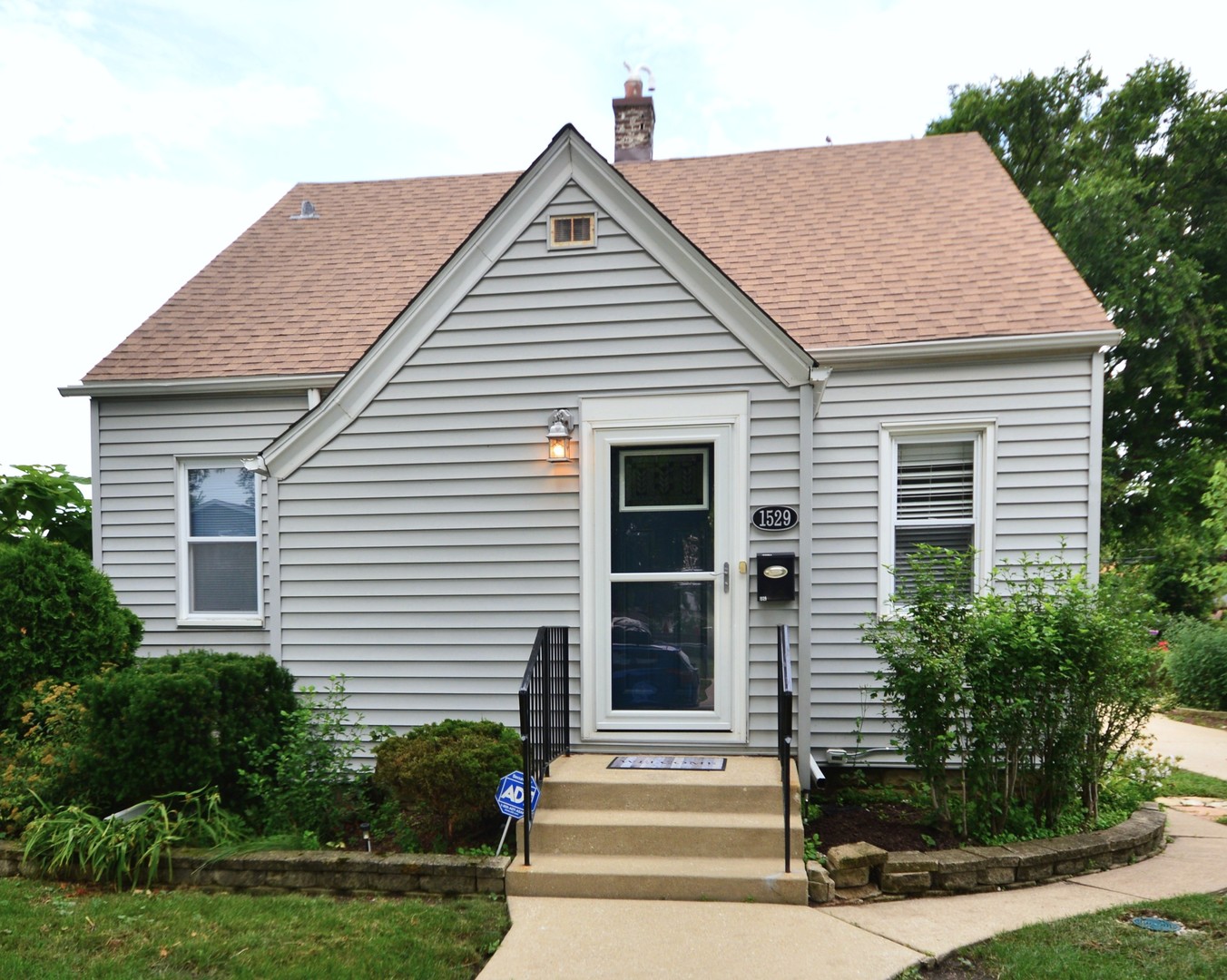 1529 N 33rd Avenue, Melrose Park, IL 60160