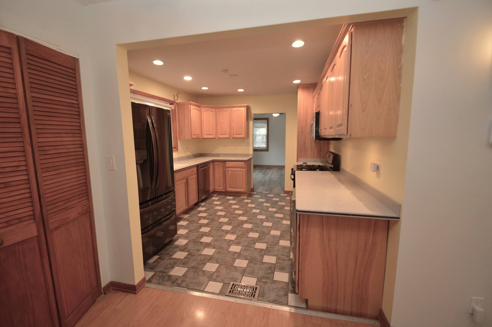 1529 N 33rd Avenue, Melrose Park, IL 60160