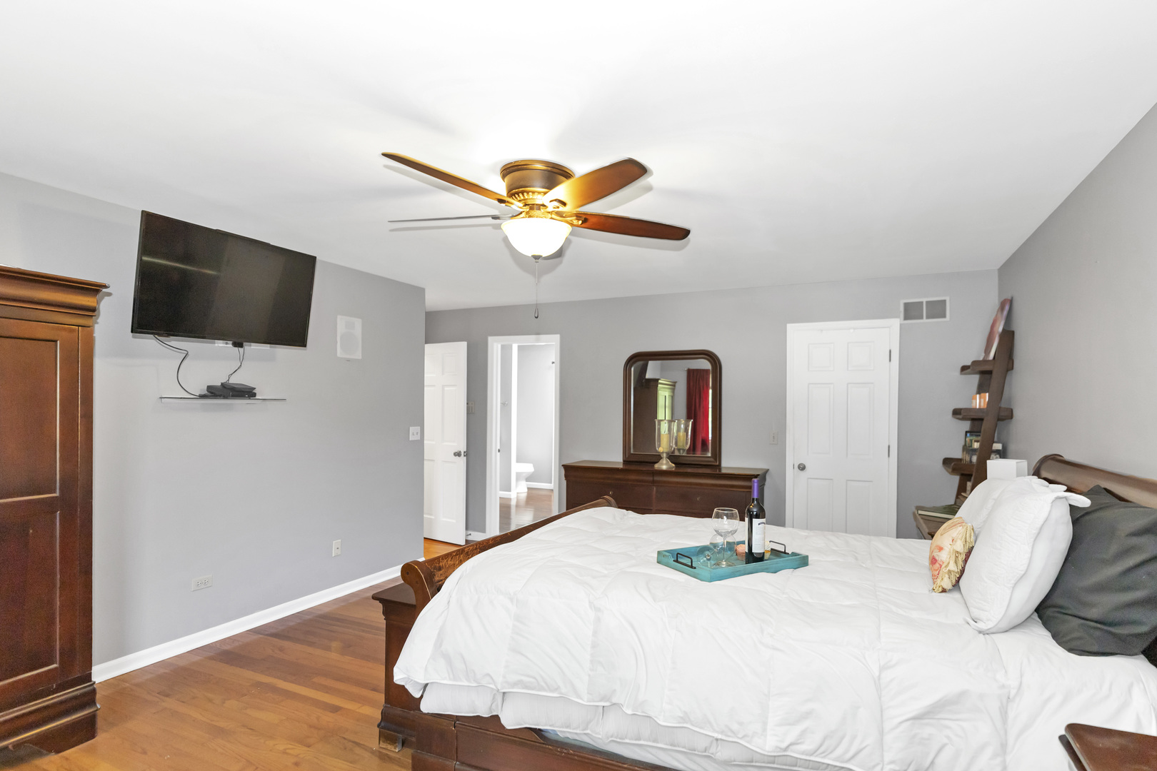214 Darien Court, Sleepy Hollow, IL 60118