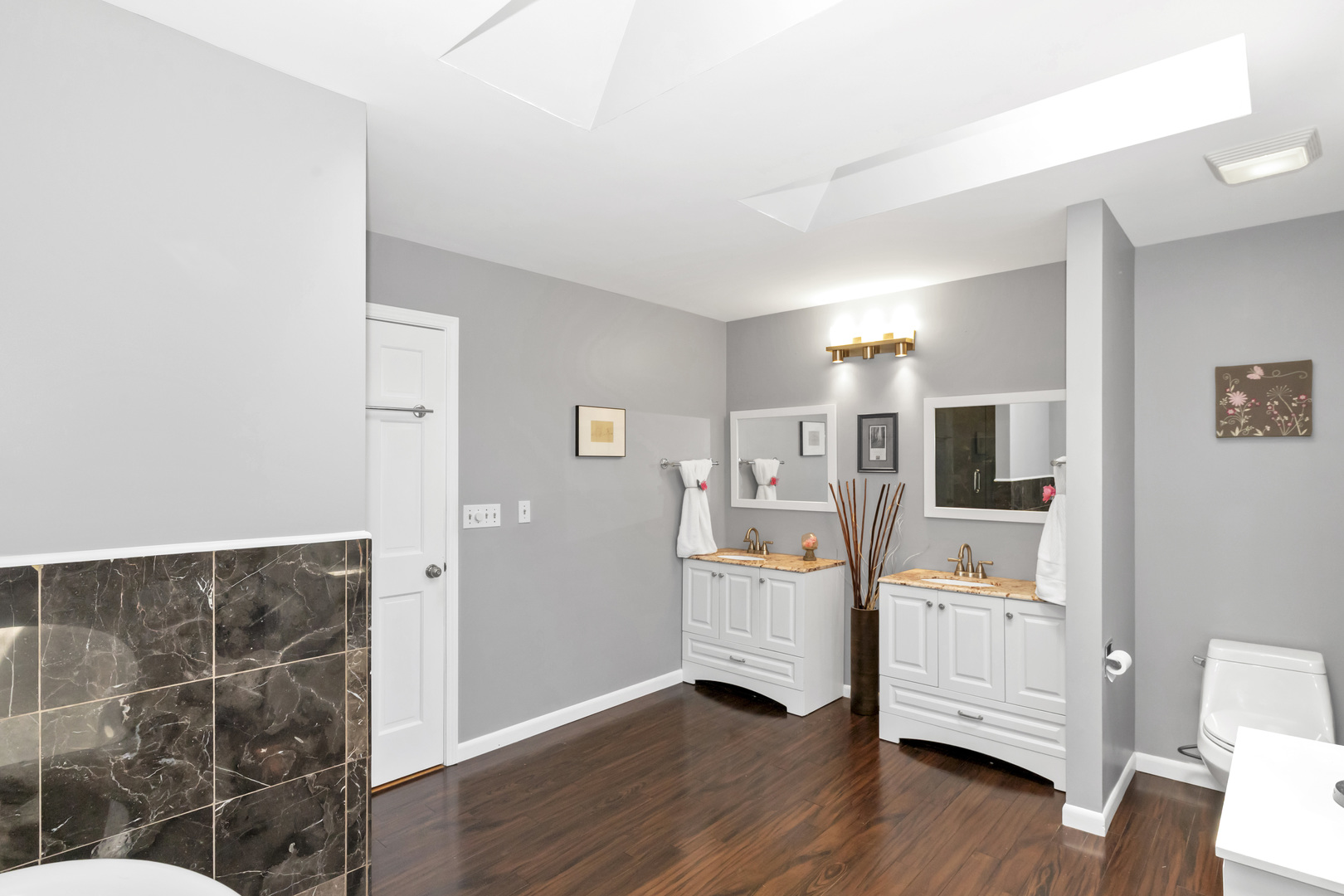 214 Darien Court, Sleepy Hollow, IL 60118