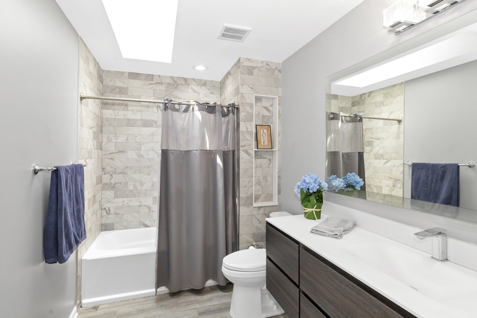 214 Darien Court, Sleepy Hollow, IL 60118