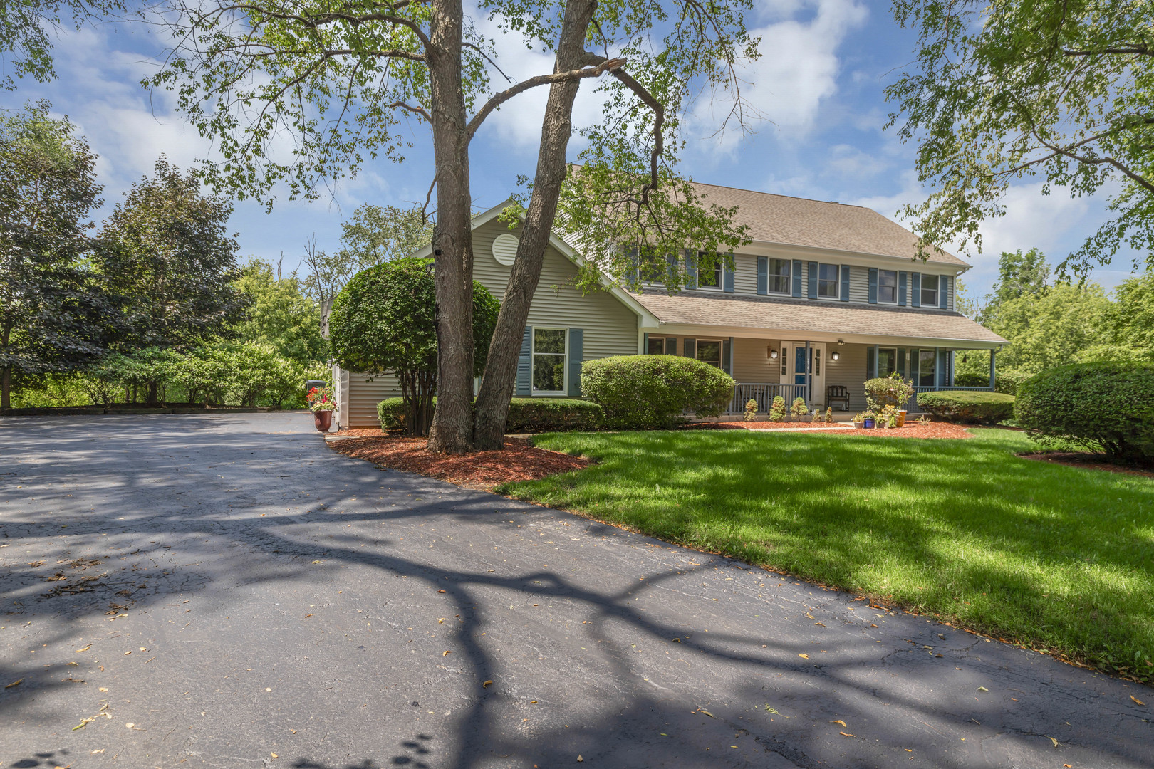 214 Darien Court, Sleepy Hollow, IL 60118