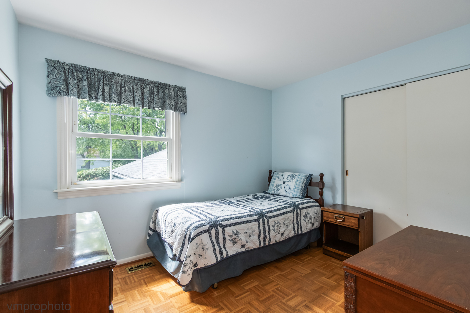 214 W Hintz Road, Arlington Heights, IL 60004