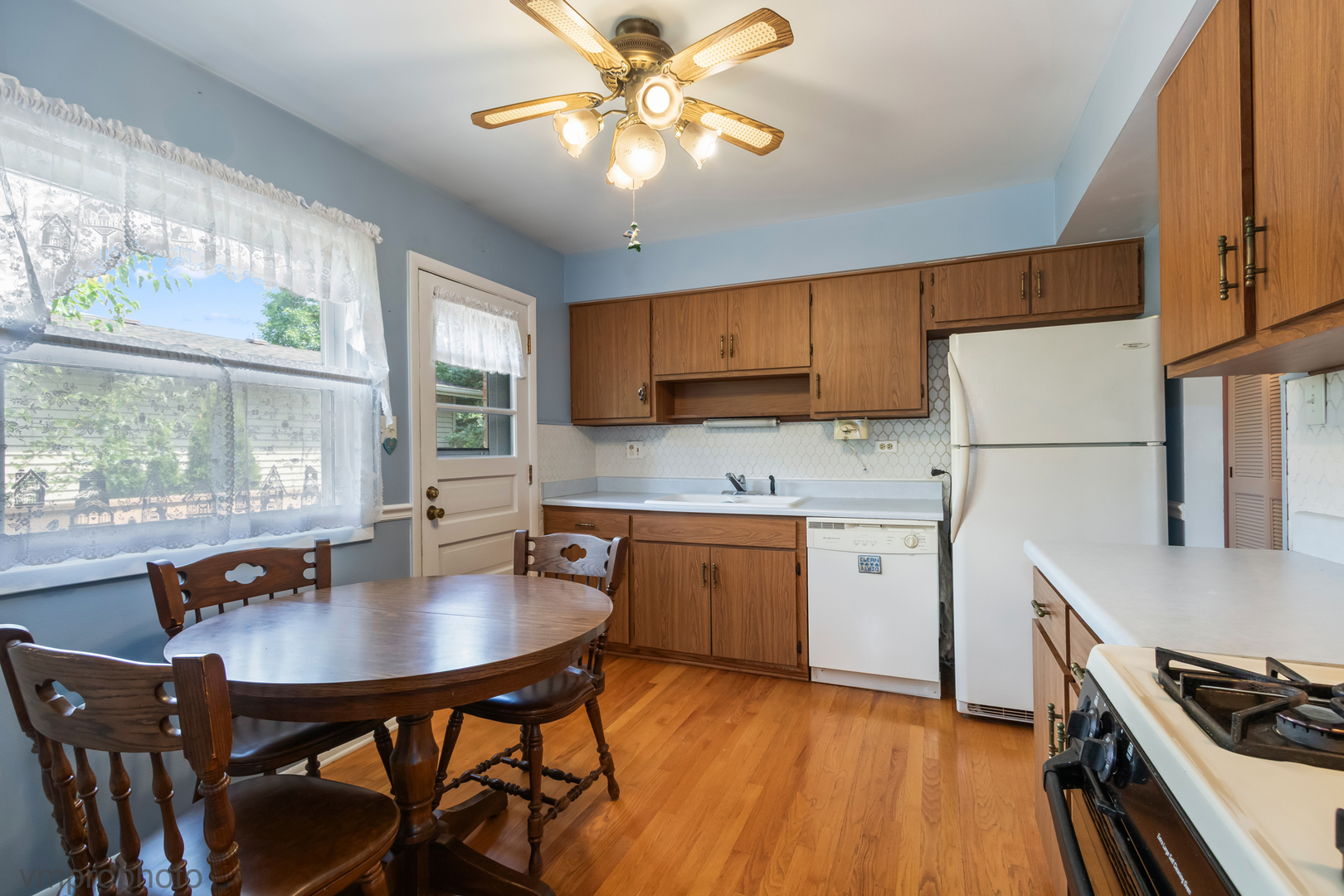 214 W Hintz Road, Arlington Heights, IL 60004
