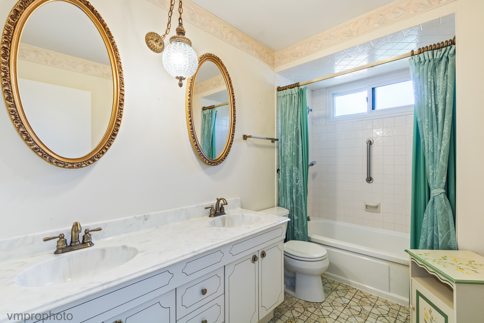 214 W Hintz Road, Arlington Heights, IL 60004