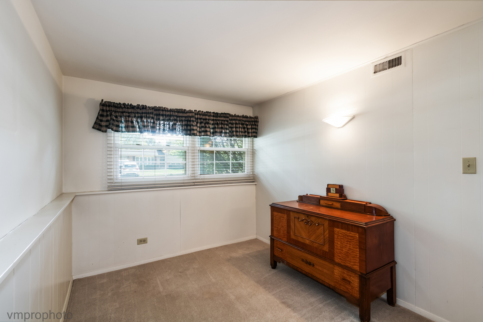 214 W Hintz Road, Arlington Heights, IL 60004
