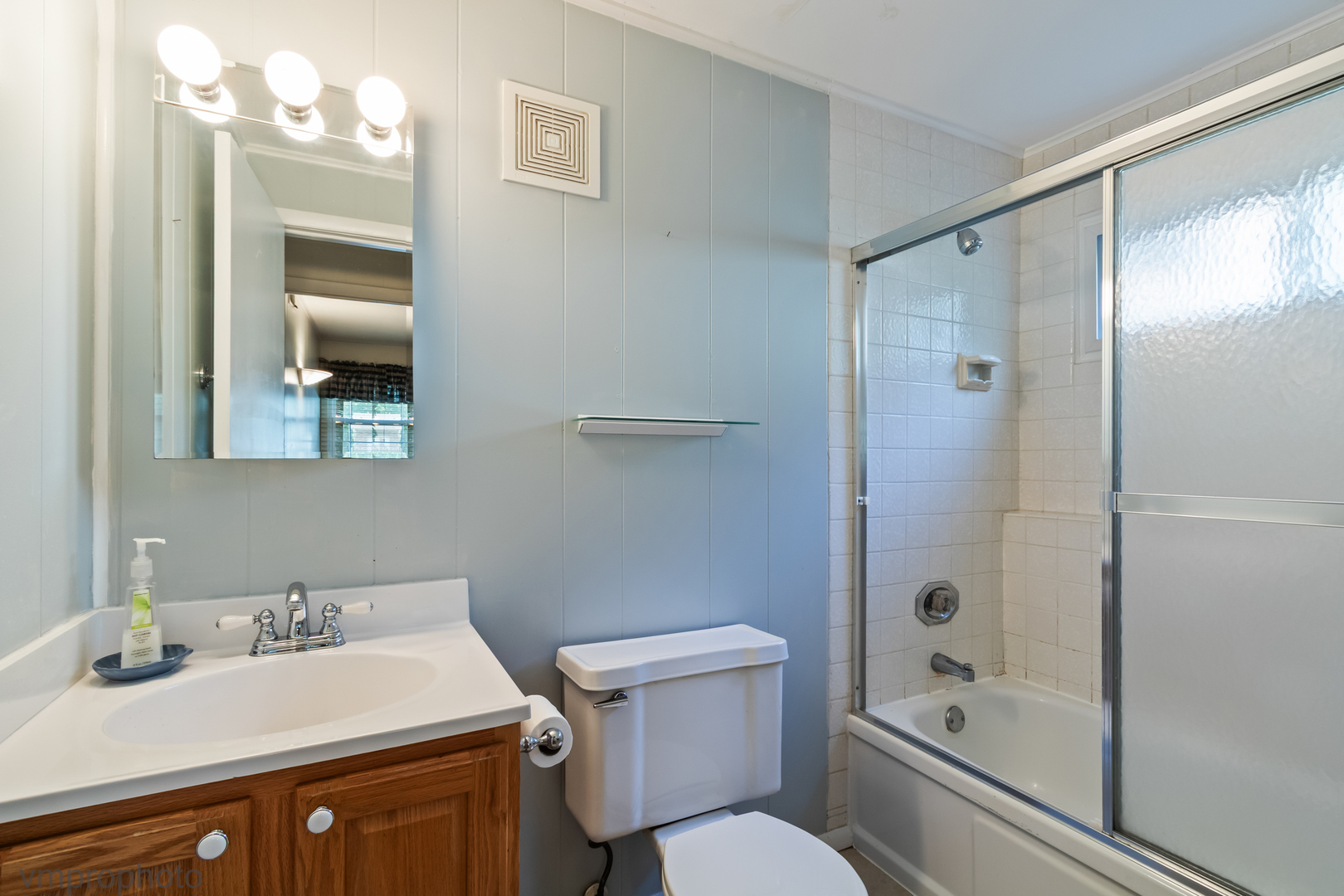 214 W Hintz Road, Arlington Heights, IL 60004