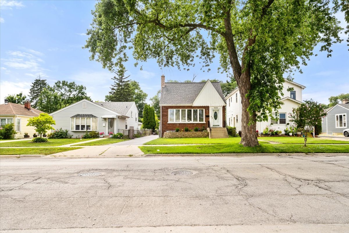 1030 Graceland Avenue, Des Plaines, IL 60016