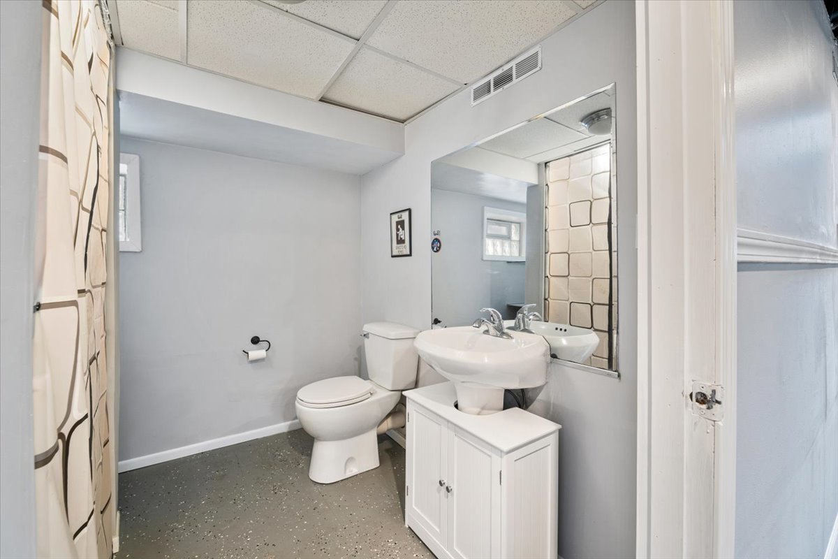 1030 Graceland Avenue, Des Plaines, IL 60016