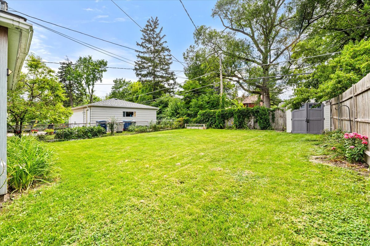 1030 Graceland Avenue, Des Plaines, IL 60016