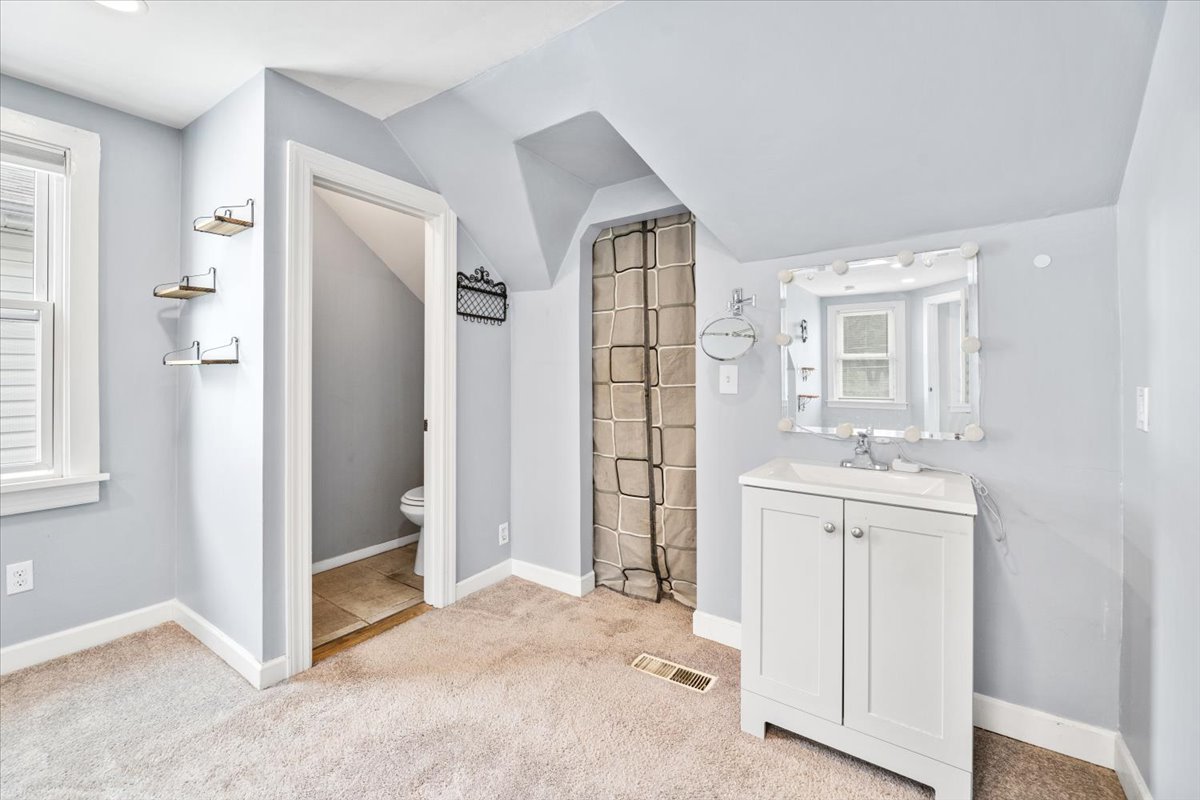 1030 Graceland Avenue, Des Plaines, IL 60016