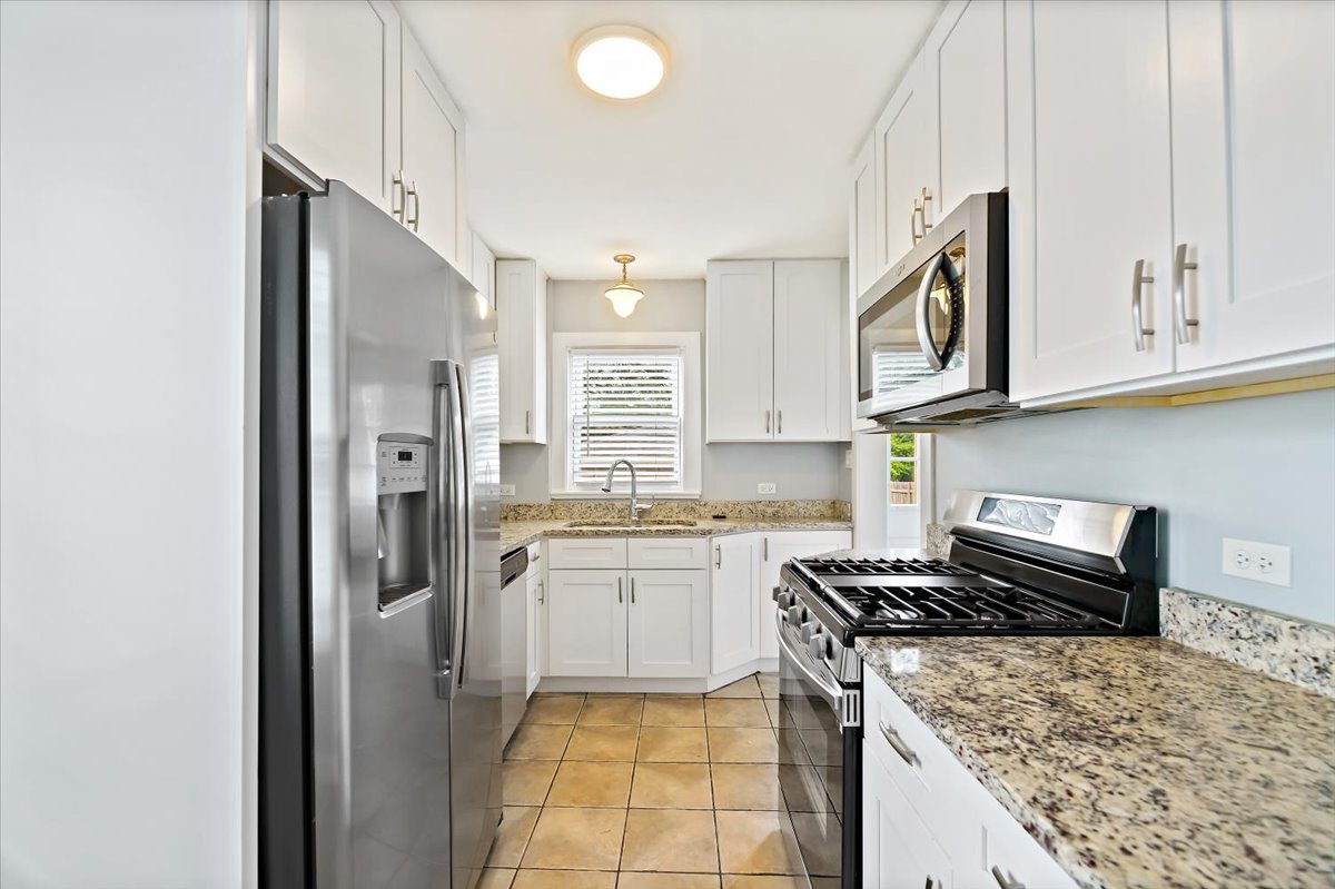 1030 Graceland Avenue, Des Plaines, IL 60016