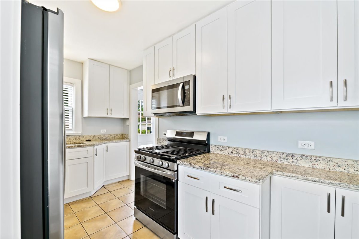1030 Graceland Avenue, Des Plaines, IL 60016