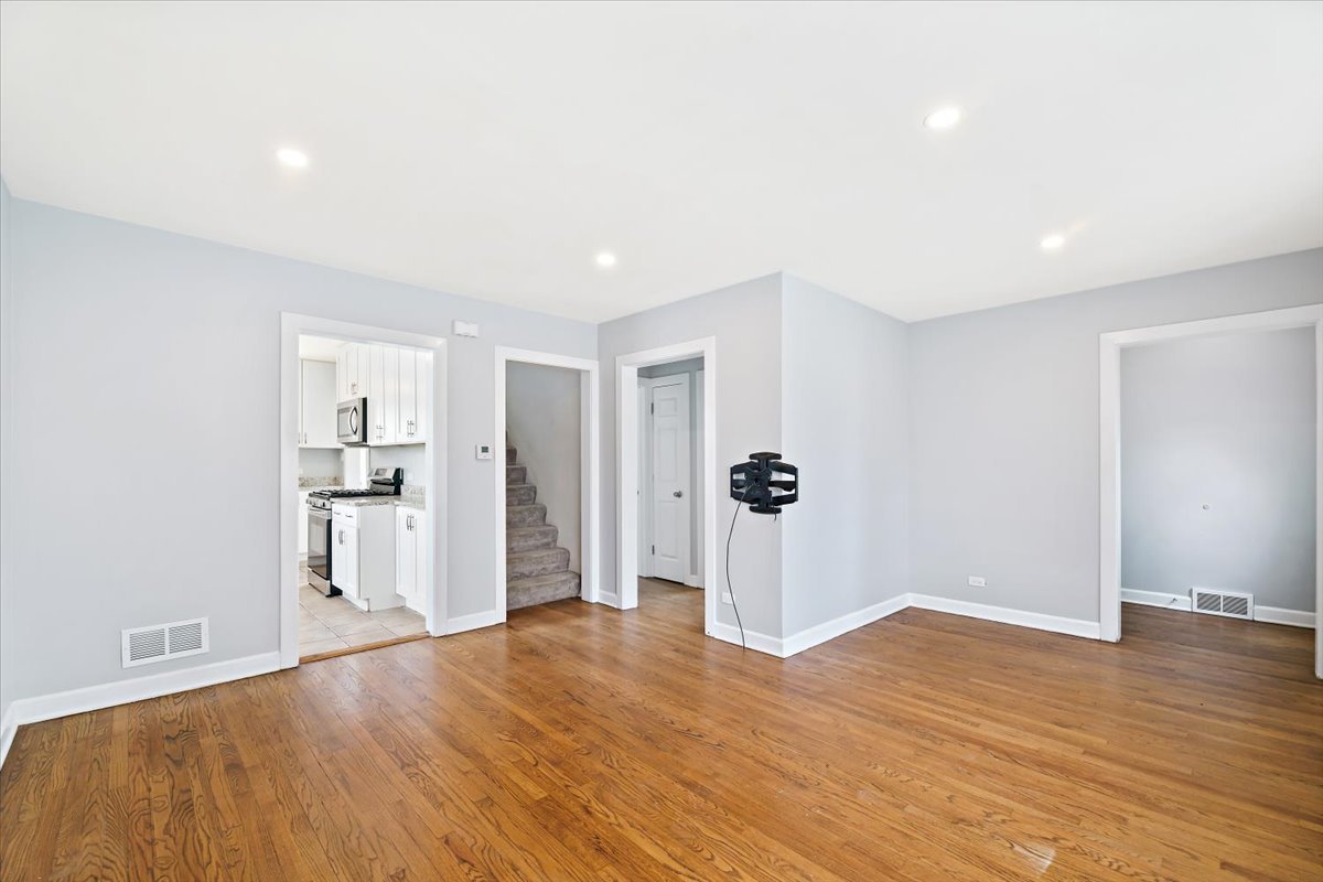 1030 Graceland Avenue, Des Plaines, IL 60016