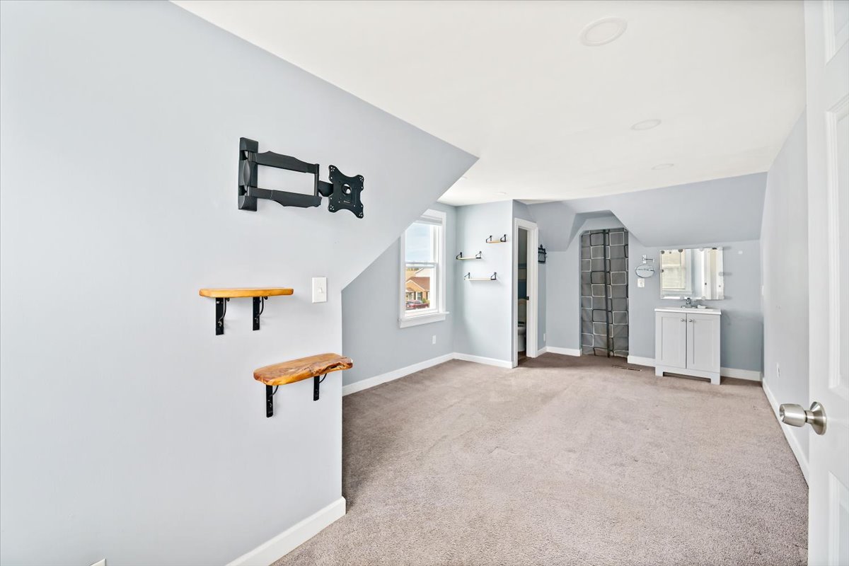 1030 Graceland Avenue, Des Plaines, IL 60016