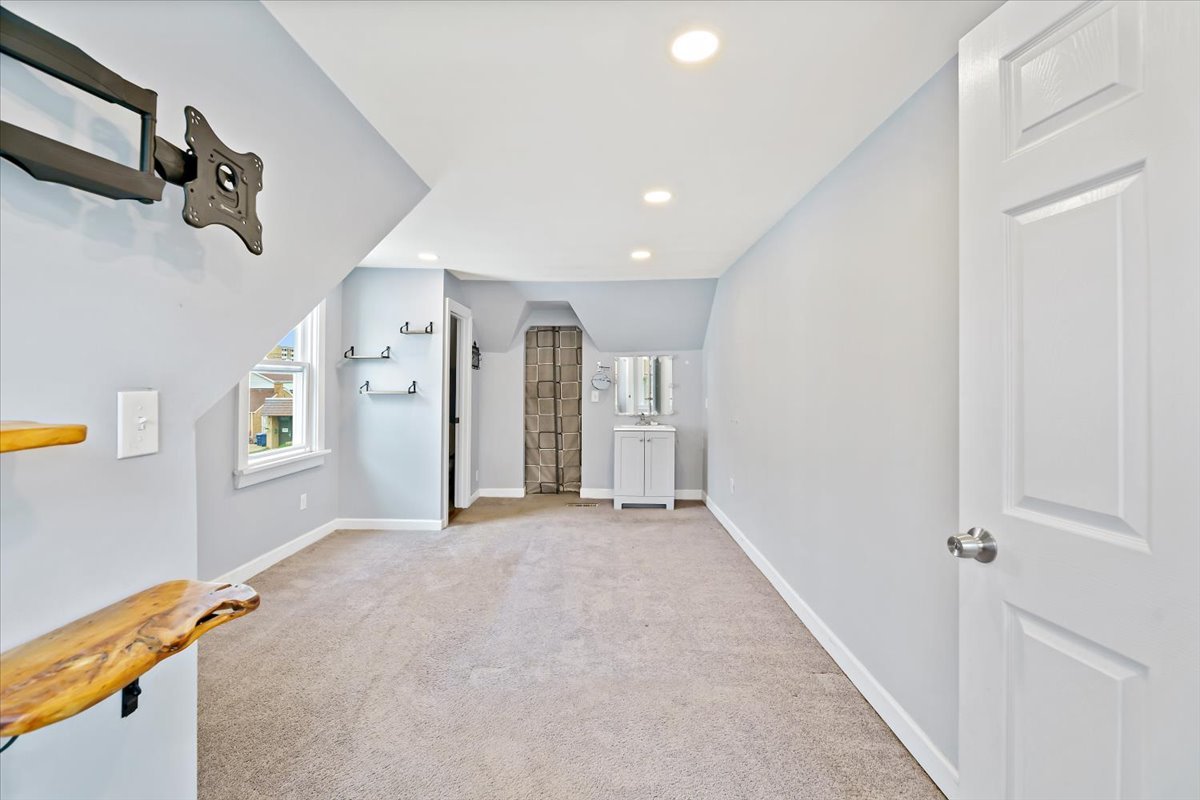 1030 Graceland Avenue, Des Plaines, IL 60016