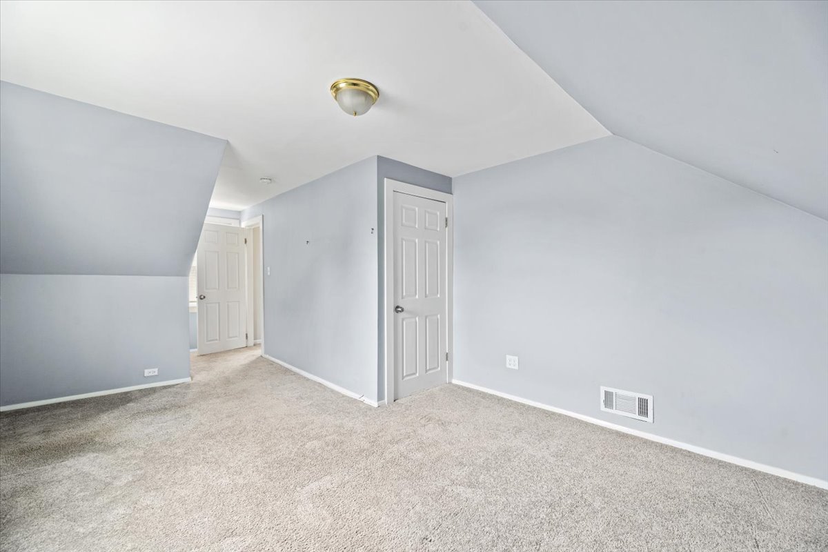 1030 Graceland Avenue, Des Plaines, IL 60016