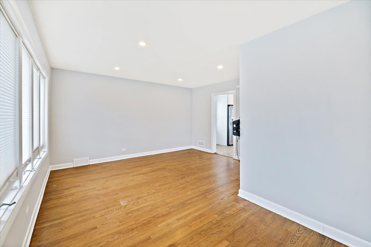 1030 Graceland Avenue, Des Plaines, IL 60016