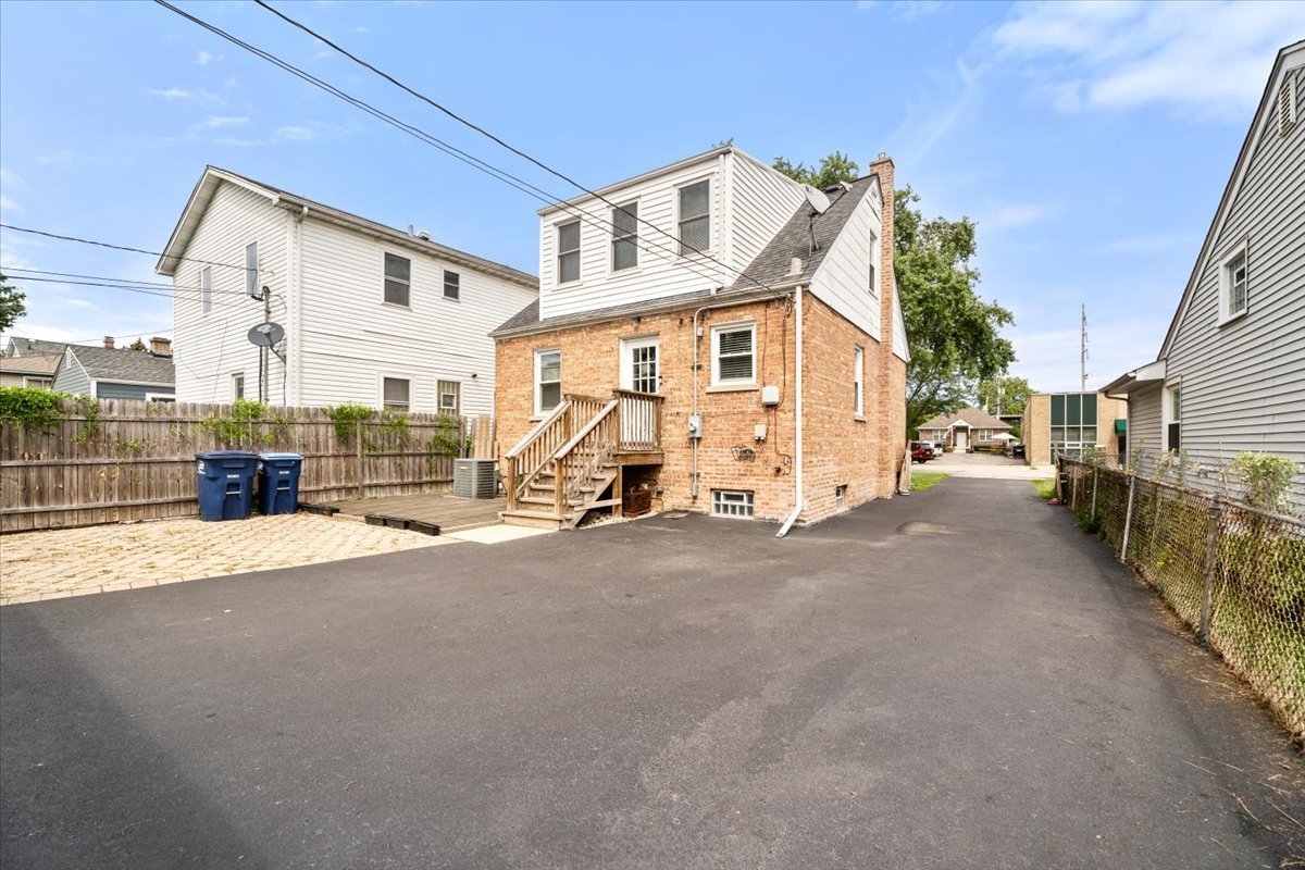 1030 Graceland Avenue, Des Plaines, IL 60016