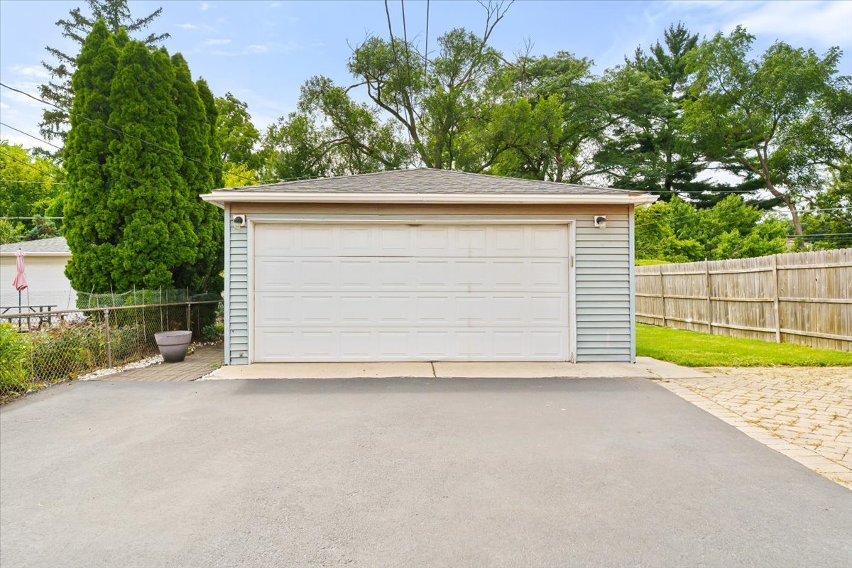 1030 Graceland Avenue, Des Plaines, IL 60016