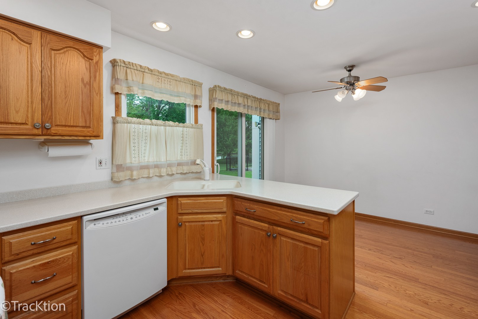 121 N Walnut Lane, Schaumburg, IL 60194