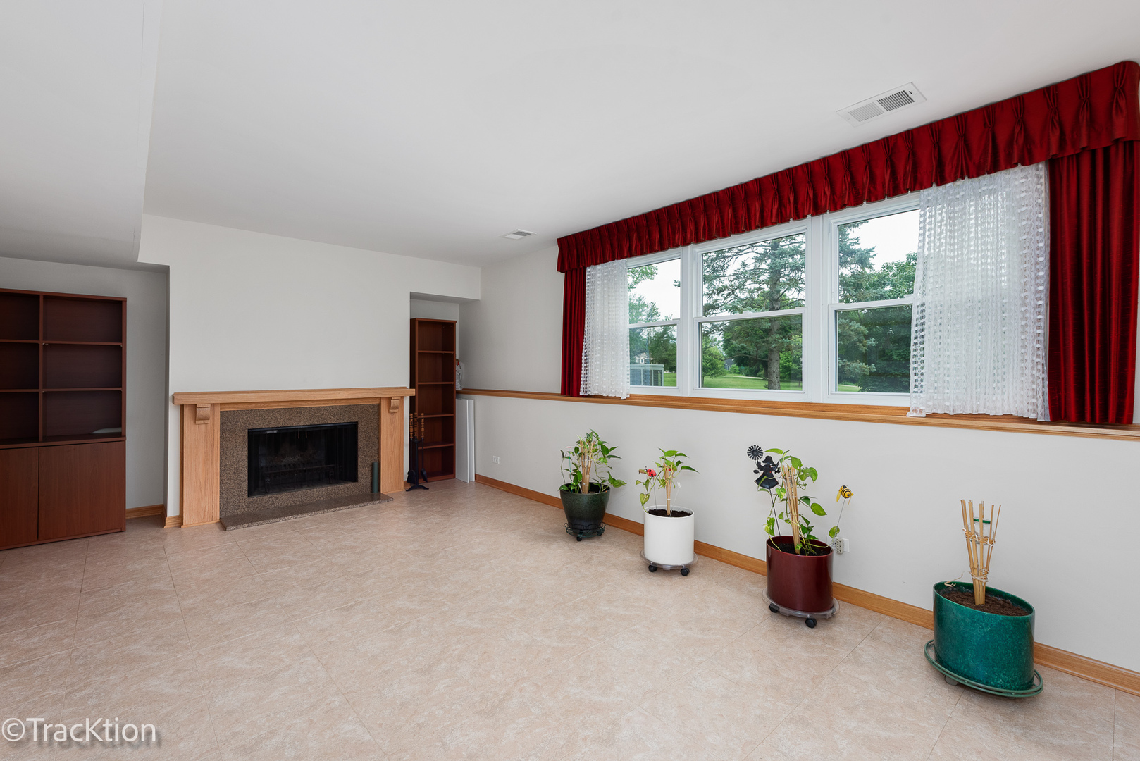 121 N Walnut Lane, Schaumburg, IL 60194