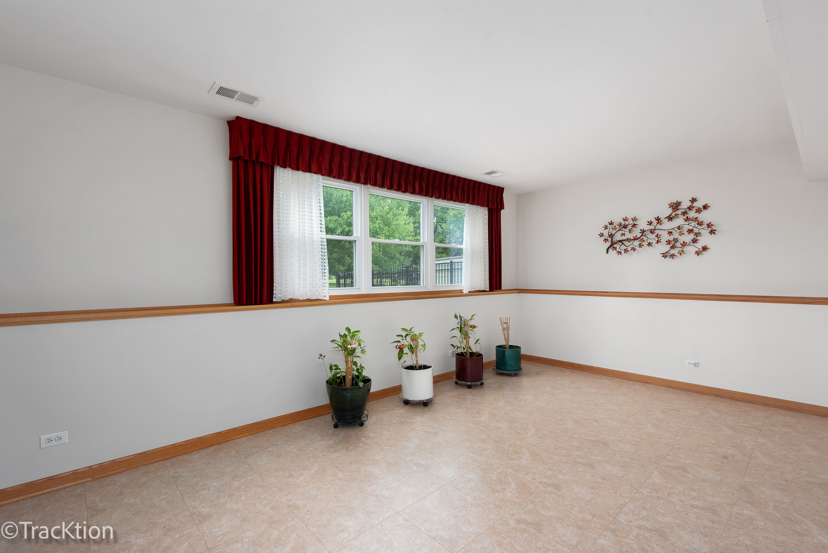 121 N Walnut Lane, Schaumburg, IL 60194