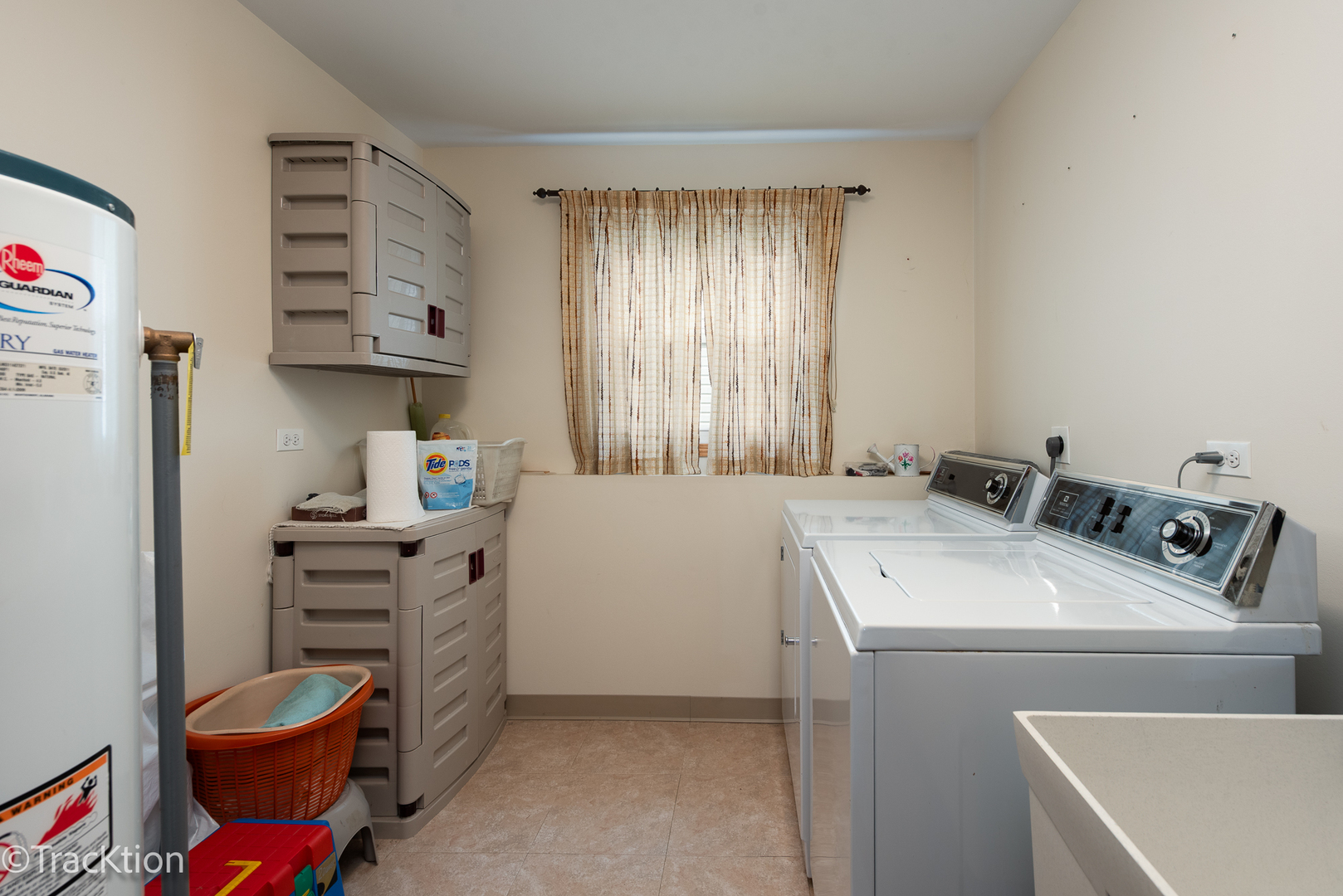 121 N Walnut Lane, Schaumburg, IL 60194