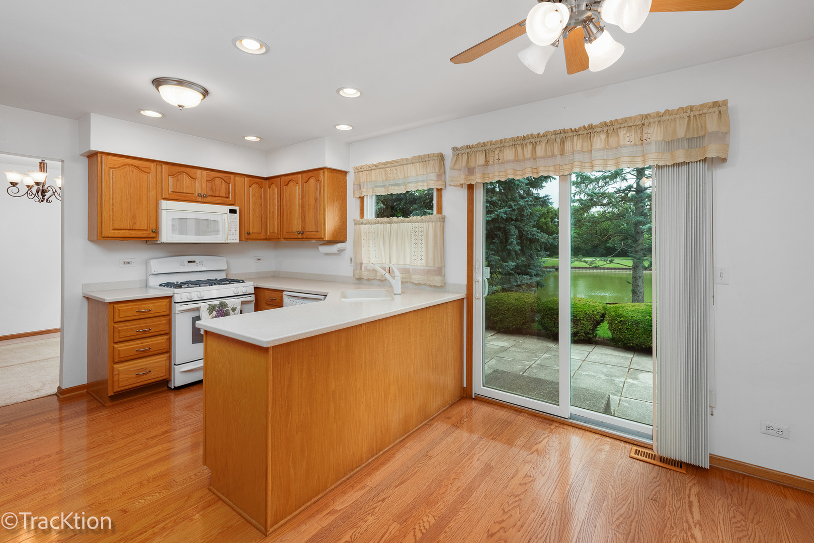 121 N Walnut Lane, Schaumburg, IL 60194