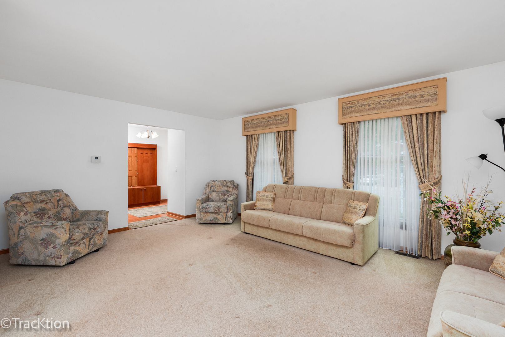121 N Walnut Lane, Schaumburg, IL 60194