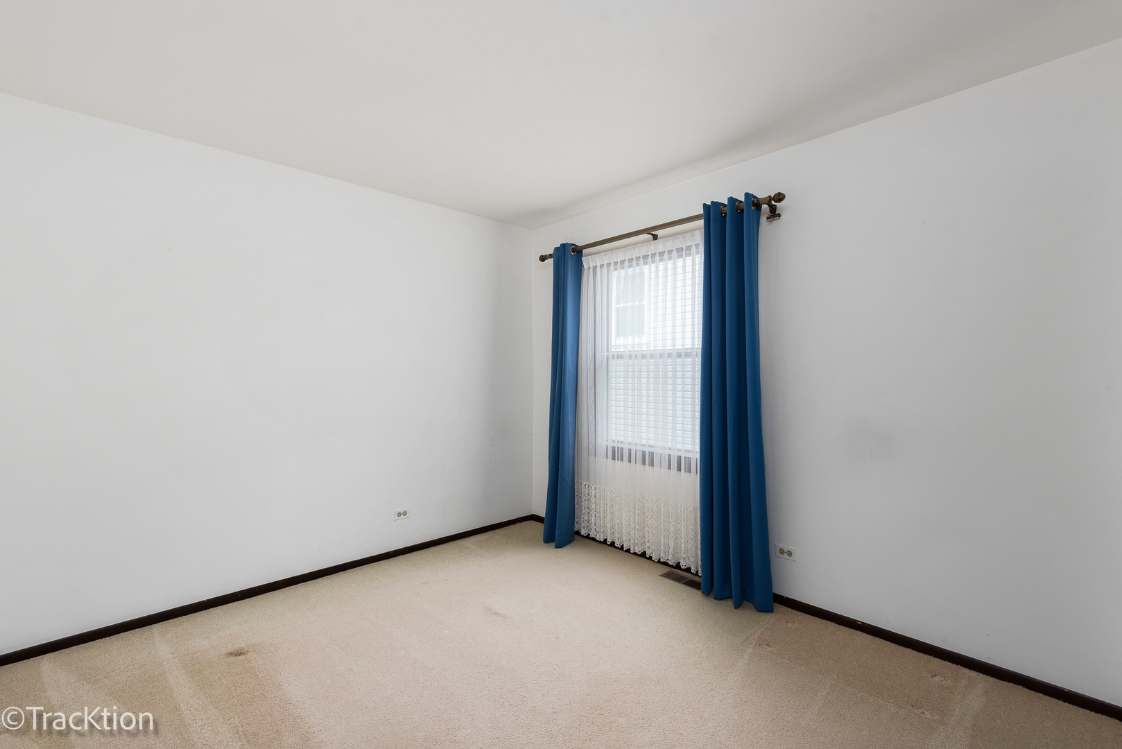 121 N Walnut Lane, Schaumburg, IL 60194
