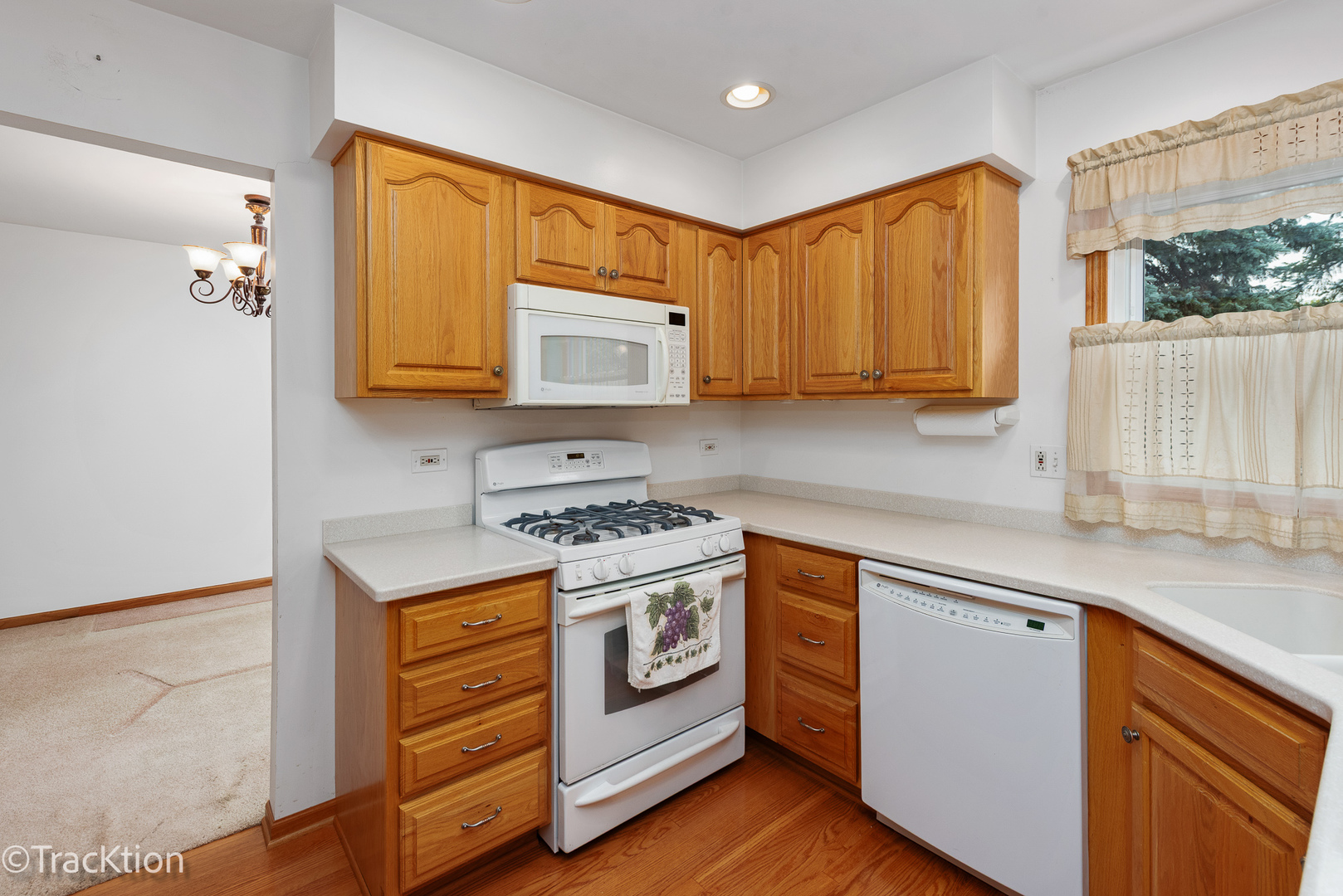 121 N Walnut Lane, Schaumburg, IL 60194