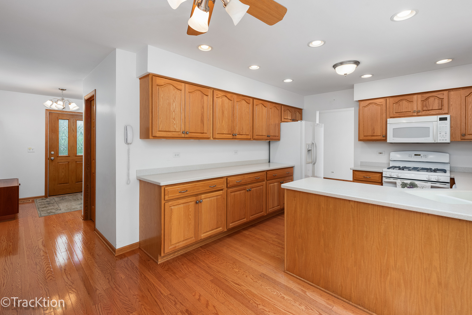 121 N Walnut Lane, Schaumburg, IL 60194