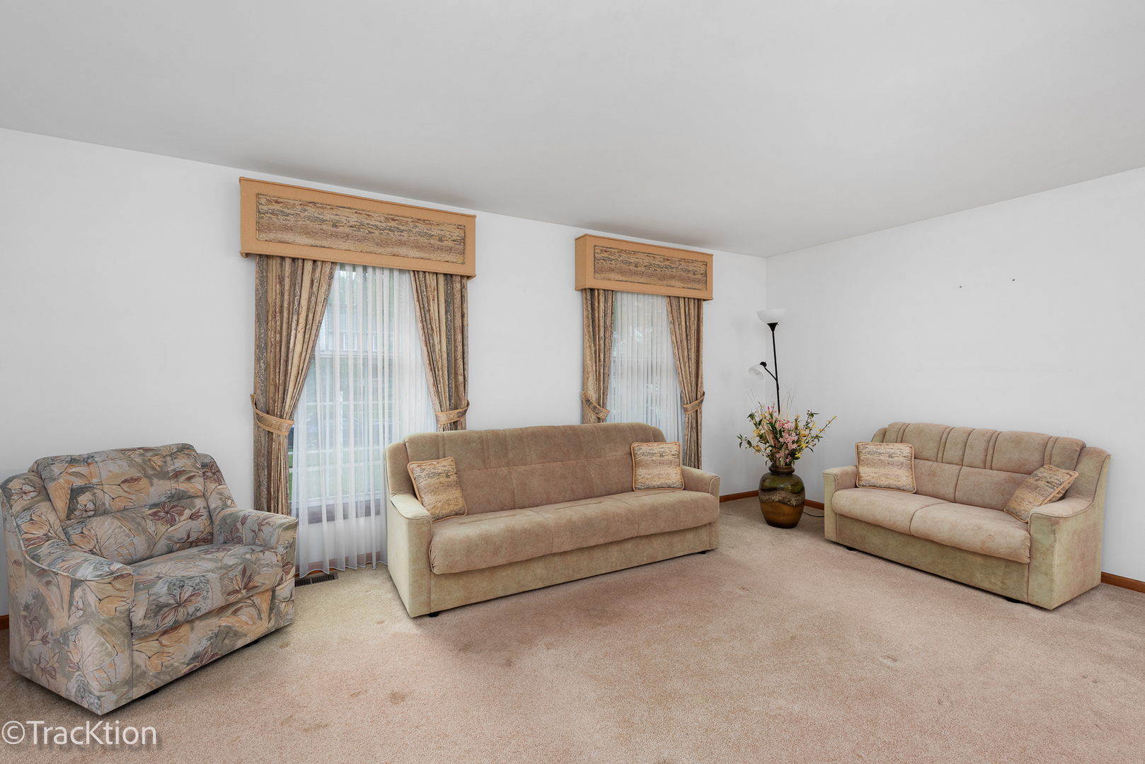 121 N Walnut Lane, Schaumburg, IL 60194