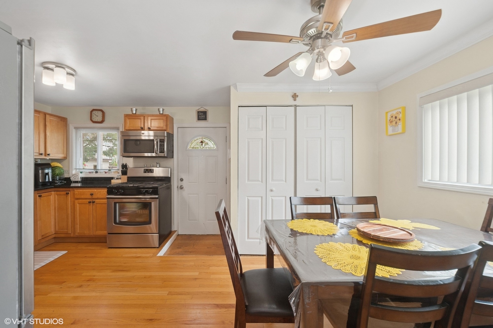 908 N Norman Lane, Wheeling, IL 60090